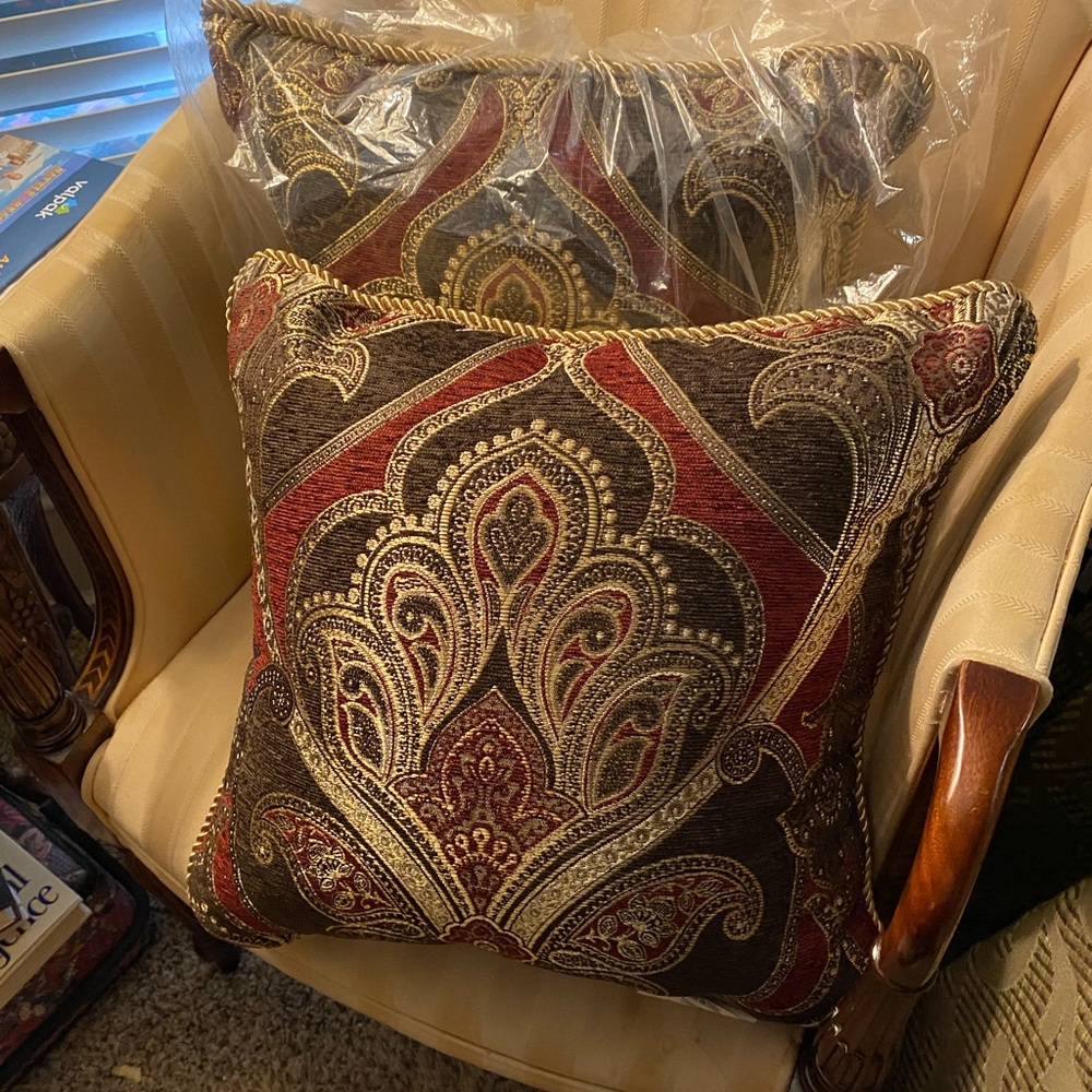 Gorgeous Pair Croscill Bradney Accent Pillows NIP